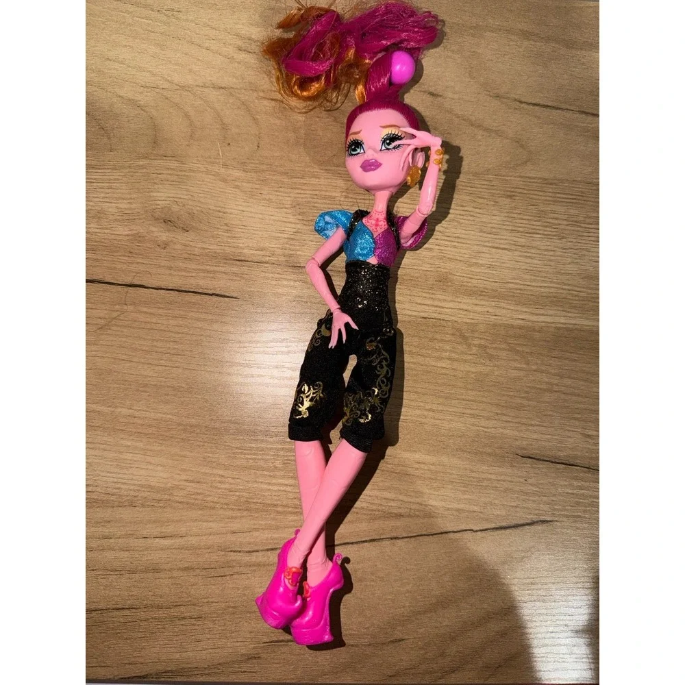 Monster High 13 Wishes Gigi Grant Doll with outfit & shoes 1st edition